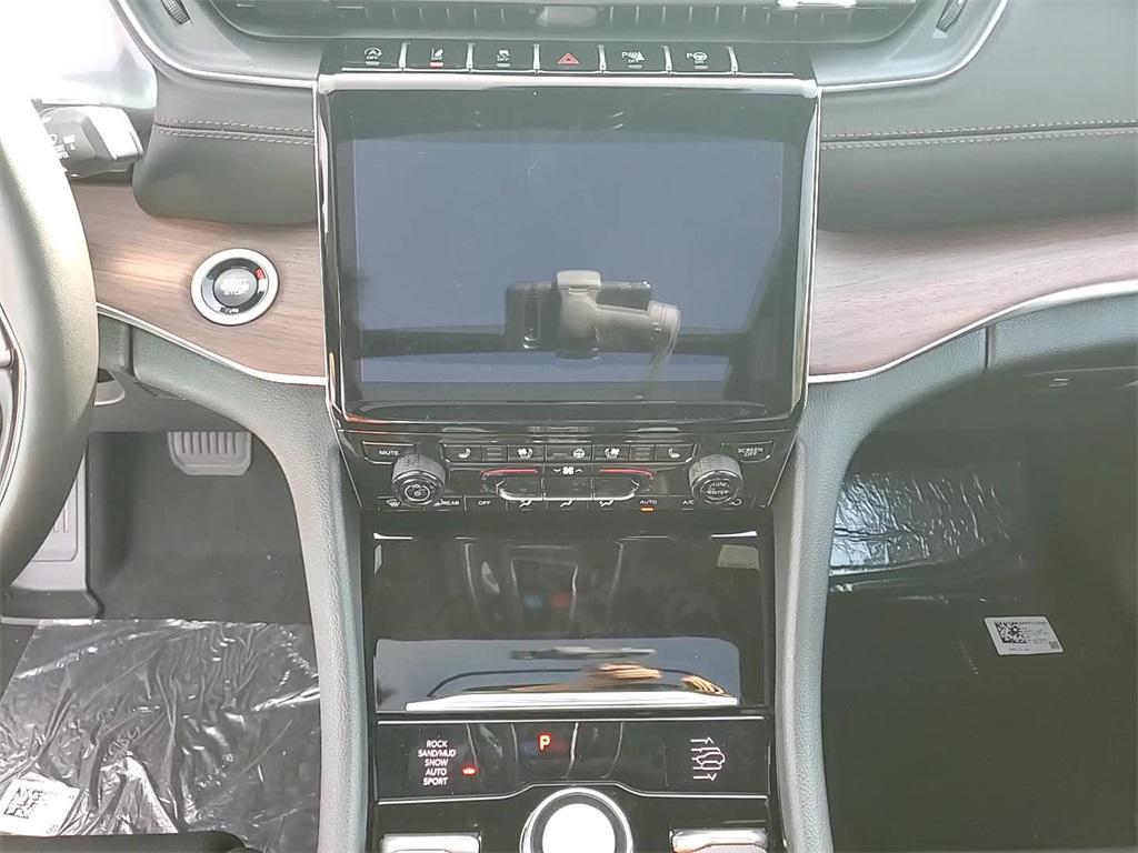 new 2025 Jeep Grand Cherokee car, priced at $52,250