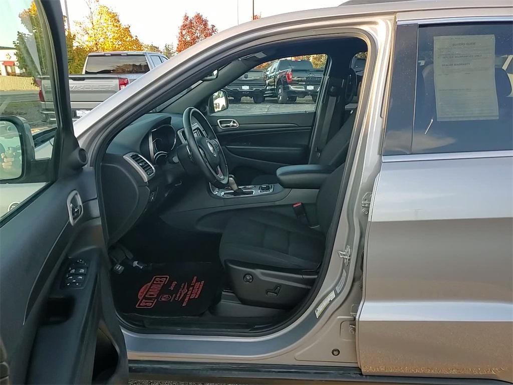 used 2017 Jeep Grand Cherokee car, priced at $15,495