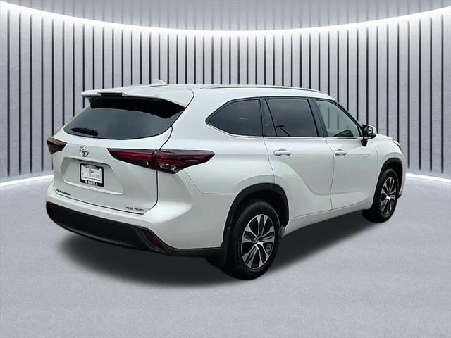 used 2024 Toyota Highlander car, priced at $43,309