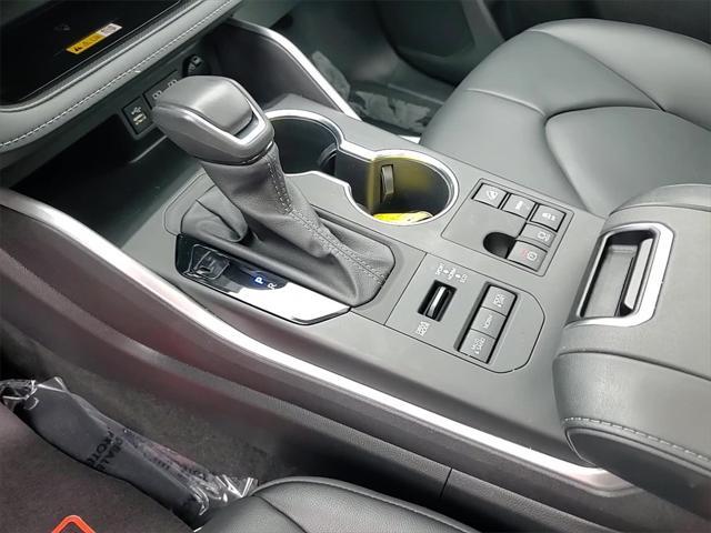 used 2024 Toyota Highlander car, priced at $43,309