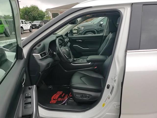 used 2024 Toyota Highlander car, priced at $43,309