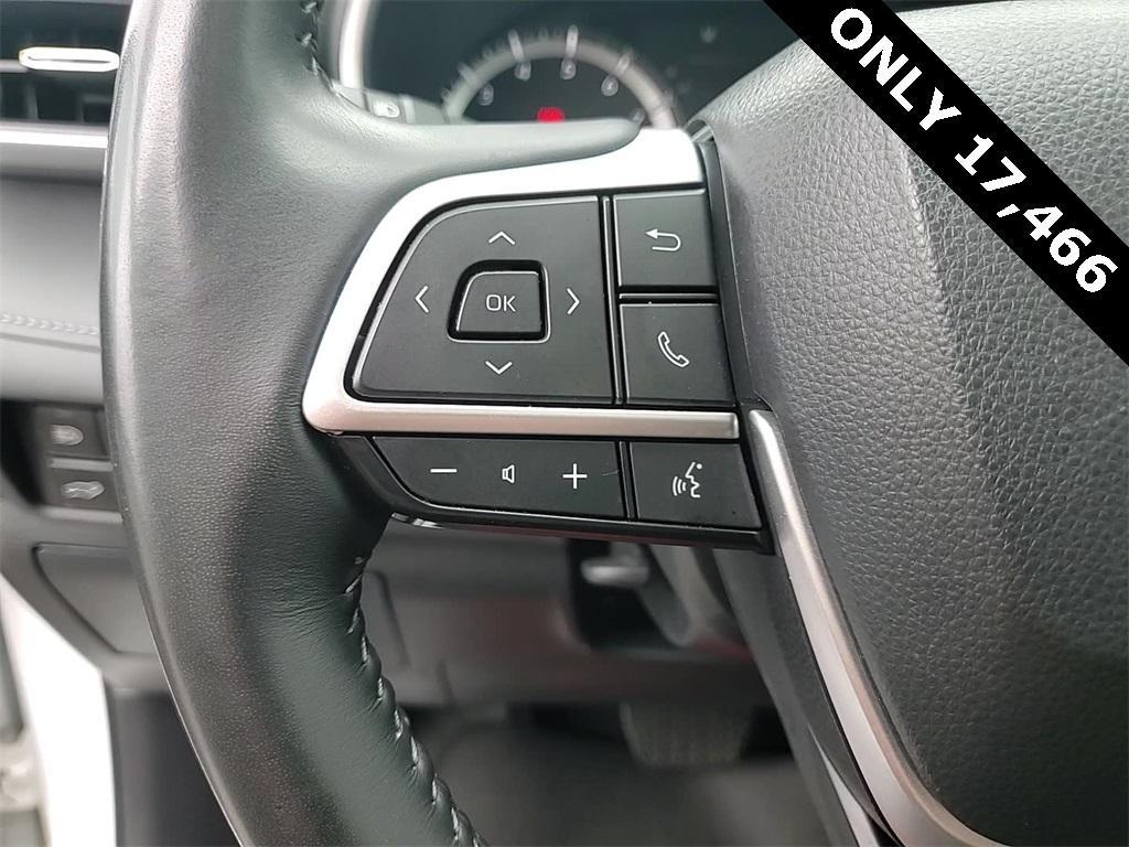 used 2024 Toyota Highlander car, priced at $39,495