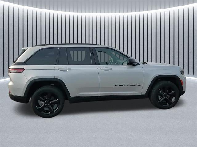 new 2024 Jeep Grand Cherokee car, priced at $40,170
