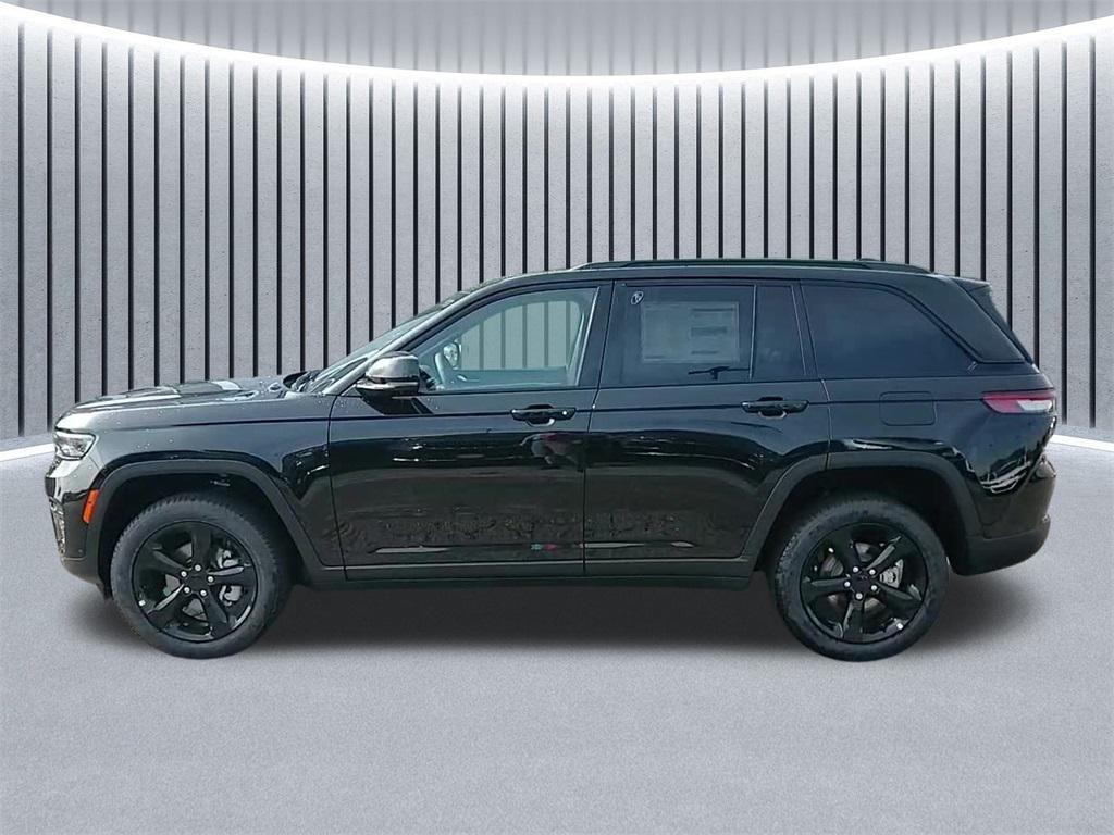 new 2025 Jeep Grand Cherokee car, priced at $50,590