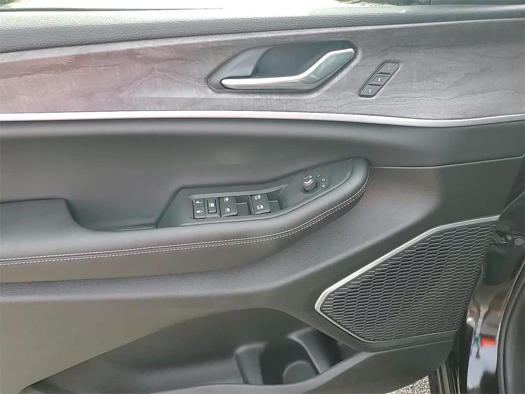 new 2025 Jeep Grand Cherokee car, priced at $50,590