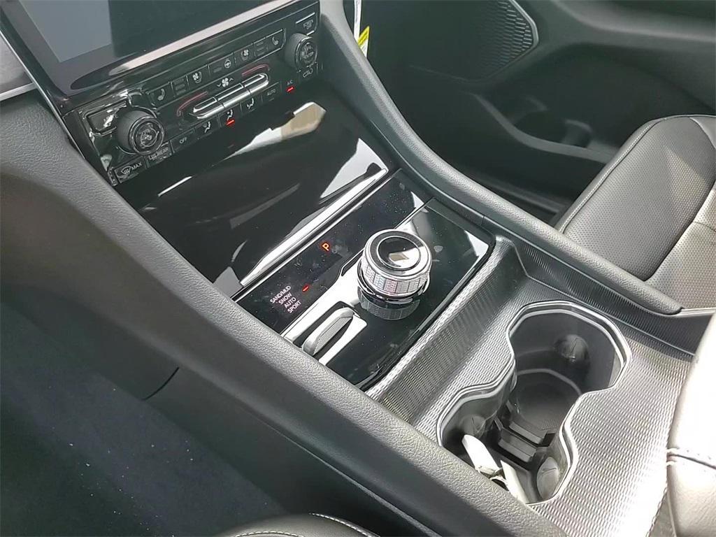 new 2025 Jeep Grand Cherokee car, priced at $50,590