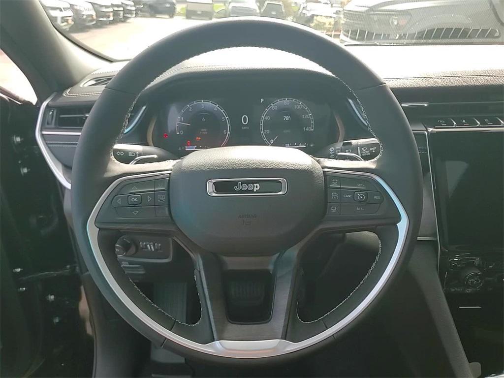 new 2025 Jeep Grand Cherokee car, priced at $50,590
