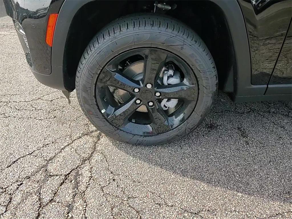 new 2025 Jeep Grand Cherokee car, priced at $50,590