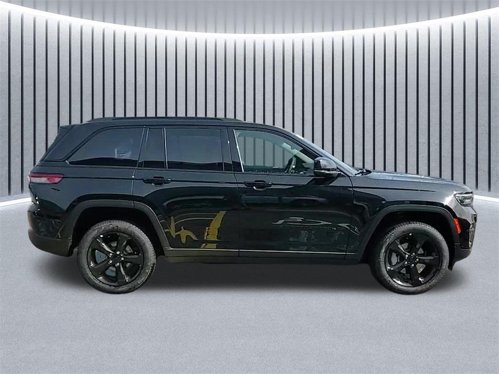 new 2025 Jeep Grand Cherokee car, priced at $50,590