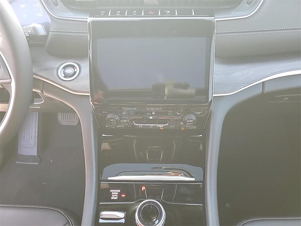 new 2025 Jeep Grand Cherokee L car, priced at $47,752