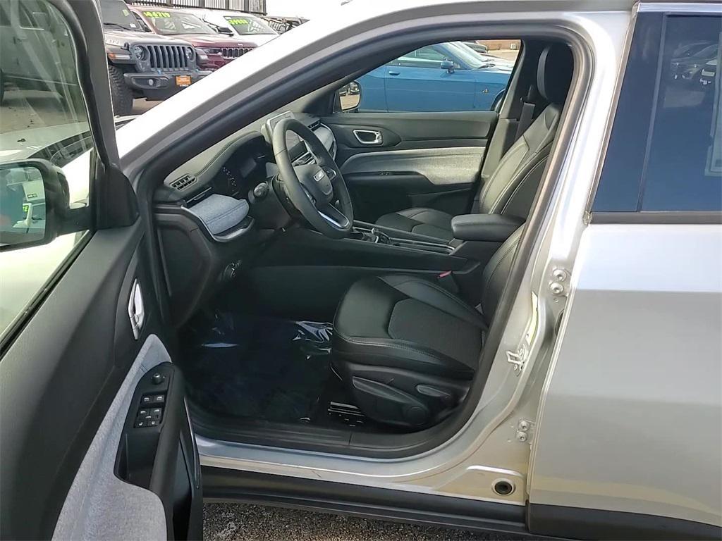 new 2025 Jeep Compass car, priced at $25,431