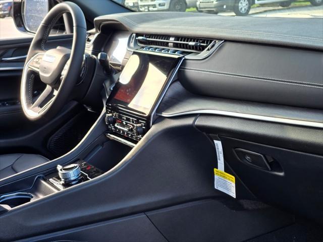 new 2025 Jeep Grand Cherokee car, priced at $43,697