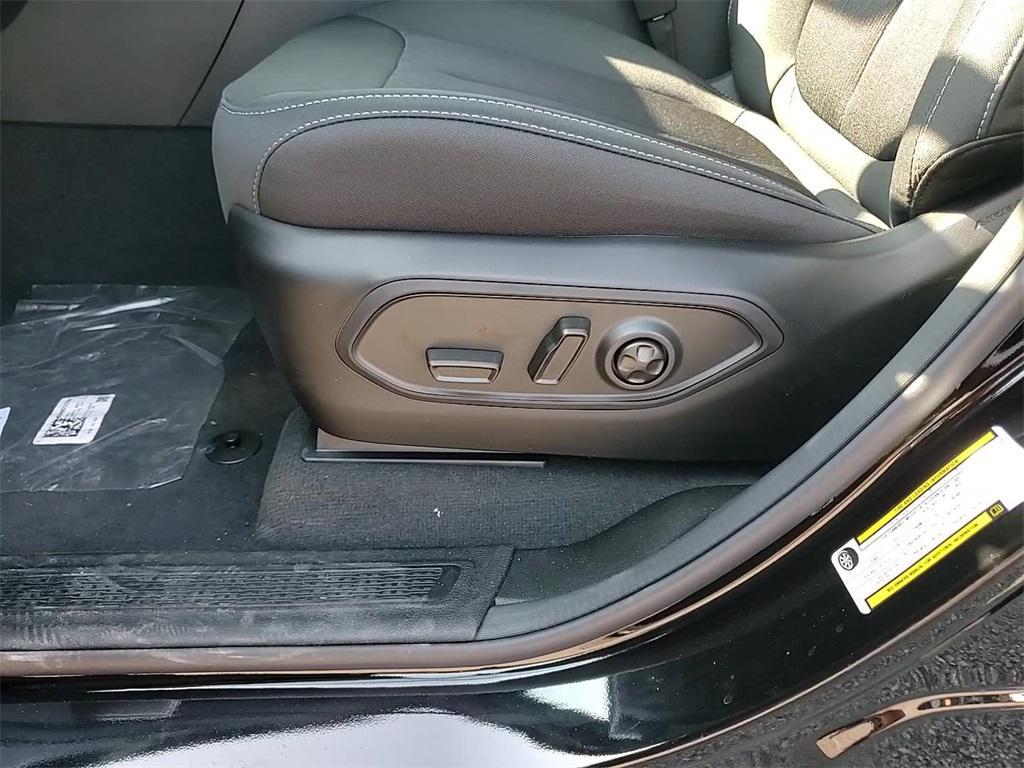 new 2025 Jeep Grand Cherokee car, priced at $38,386