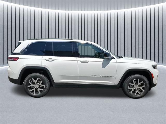 new 2025 Jeep Grand Cherokee car, priced at $41,915