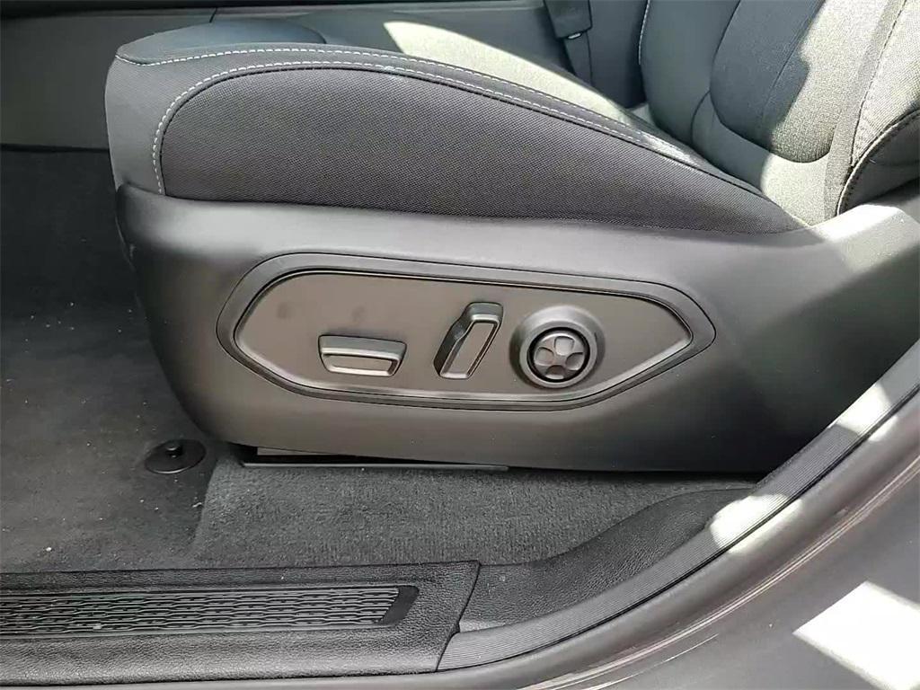 new 2025 Jeep Grand Cherokee L car, priced at $40,252