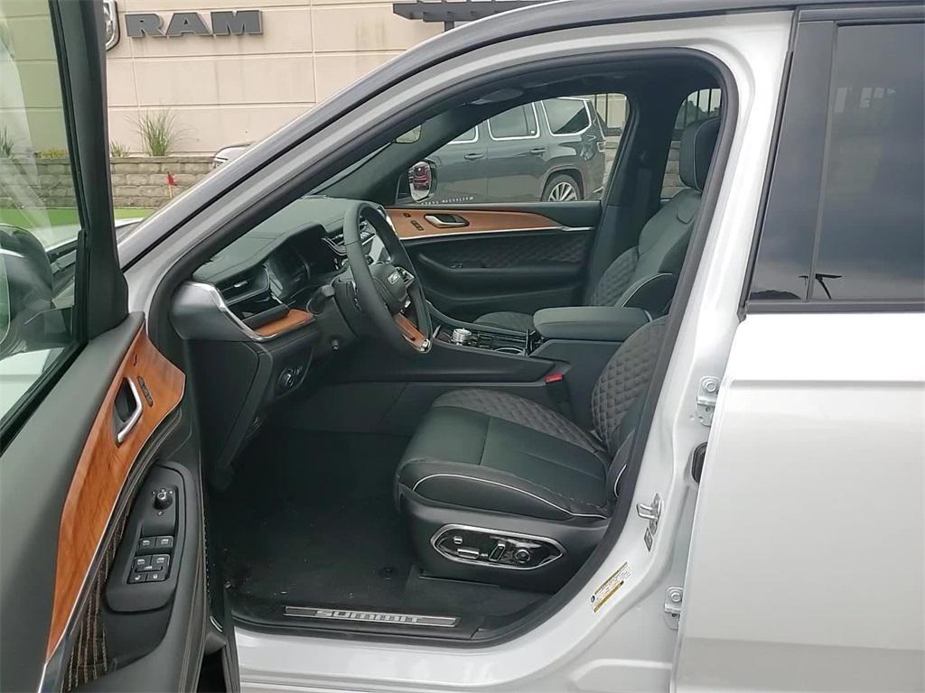 new 2025 Jeep Grand Cherokee car, priced at $60,278