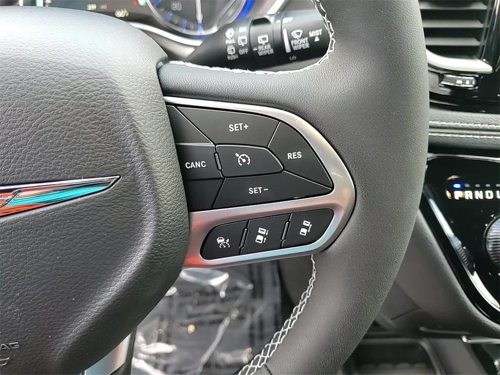 new 2025 Chrysler Pacifica car, priced at $36,098