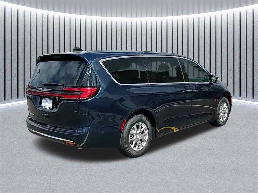 new 2025 Chrysler Pacifica car, priced at $36,098
