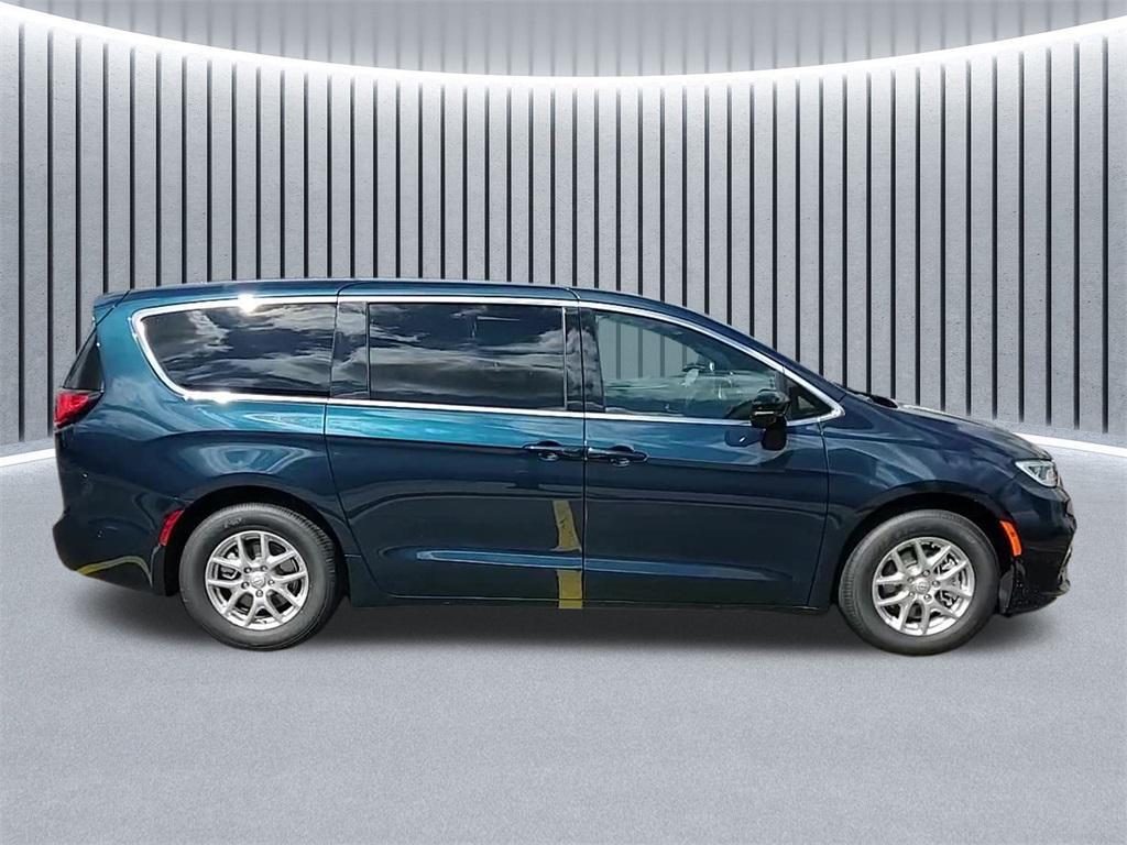 new 2025 Chrysler Pacifica car, priced at $36,098