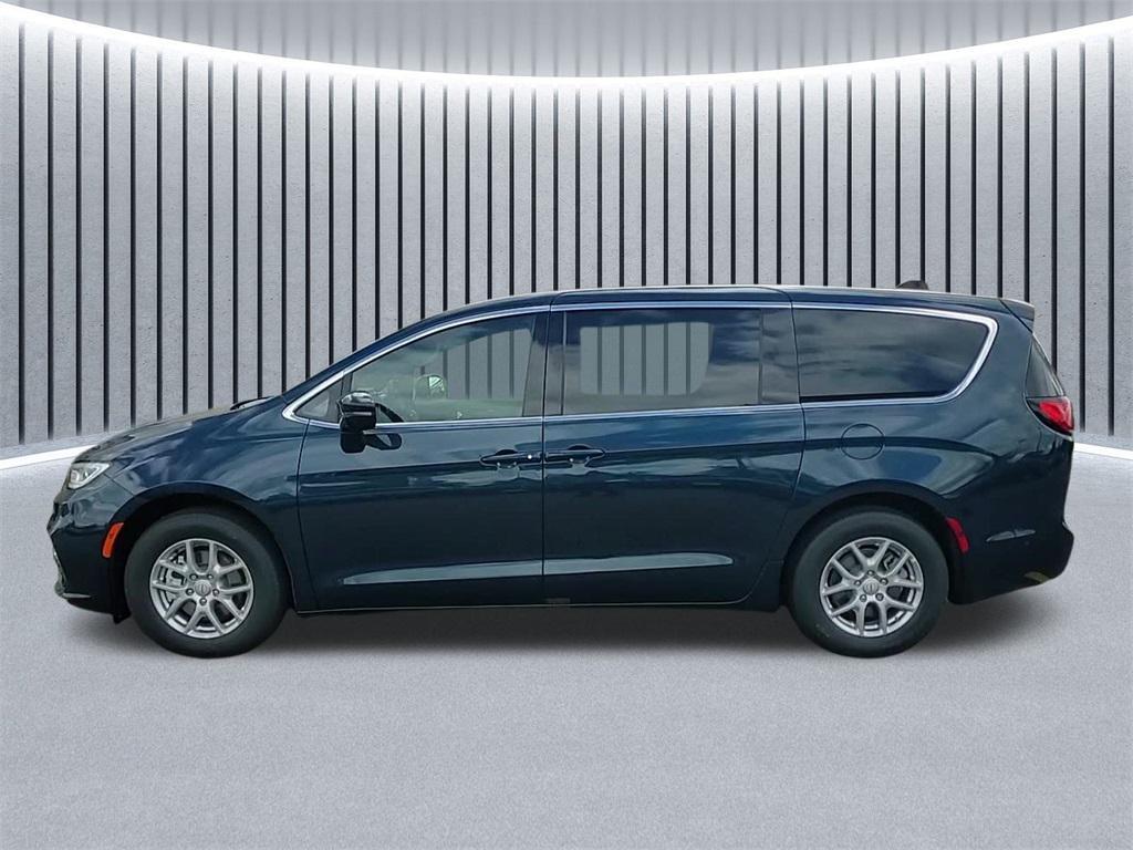 new 2025 Chrysler Pacifica car, priced at $36,098