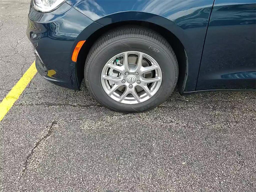 new 2025 Chrysler Pacifica car, priced at $36,098