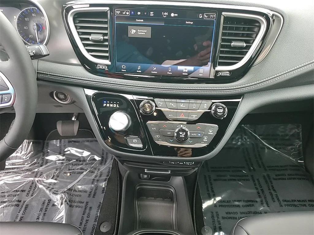 new 2025 Chrysler Pacifica car, priced at $36,098