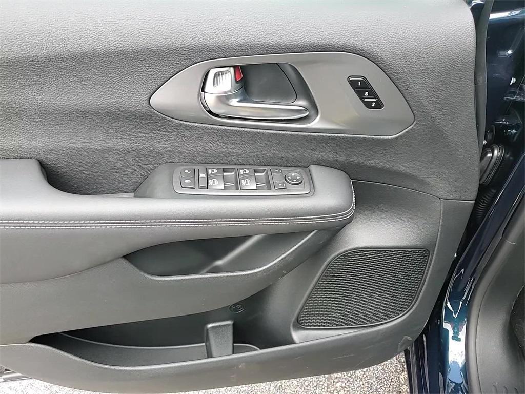 new 2025 Chrysler Pacifica car, priced at $36,098