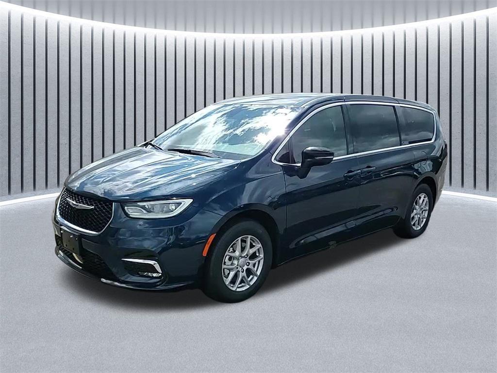 new 2025 Chrysler Pacifica car, priced at $37,348