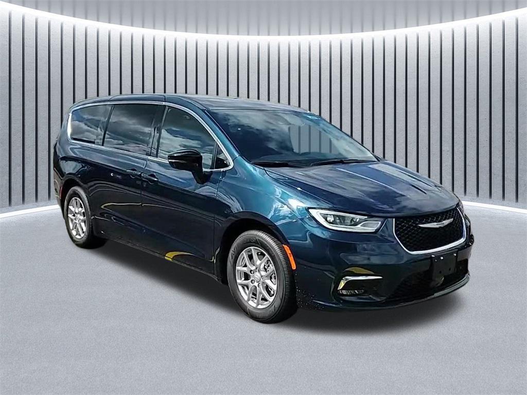 new 2025 Chrysler Pacifica car, priced at $36,098