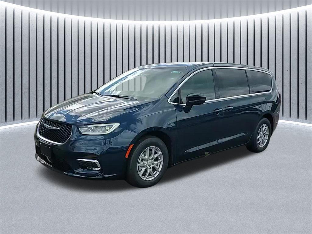 new 2025 Chrysler Pacifica car, priced at $36,098