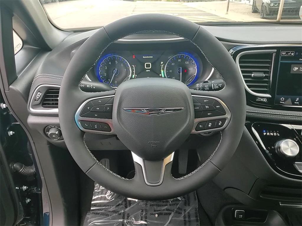 new 2025 Chrysler Pacifica car, priced at $36,098