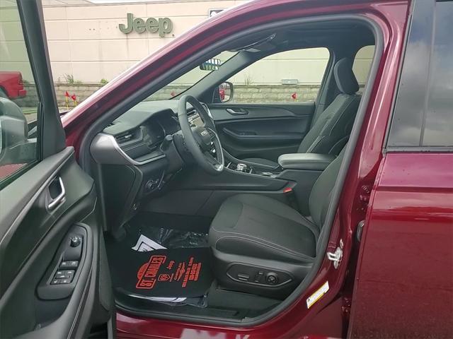 used 2025 Jeep Grand Cherokee car, priced at $36,549
