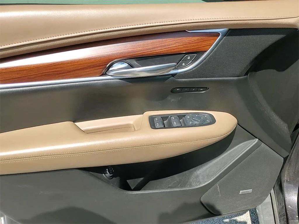 used 2017 Cadillac XT5 car, priced at $19,294