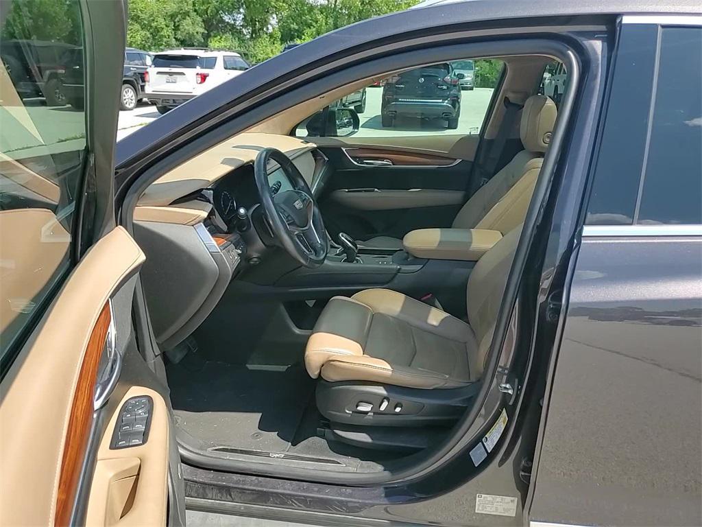 used 2017 Cadillac XT5 car, priced at $19,294