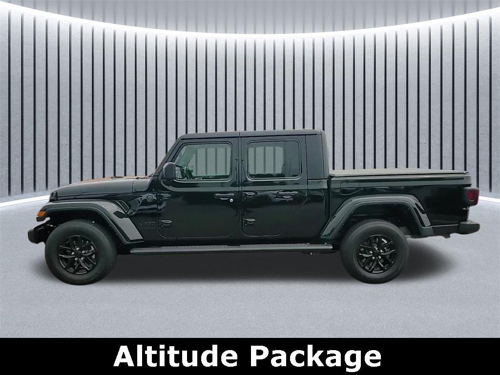 used 2022 Jeep Gladiator car, priced at $31,923