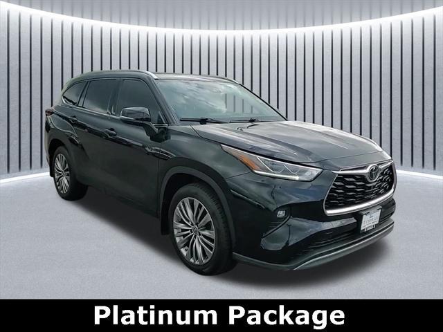 used 2021 Toyota Highlander car, priced at $41,995