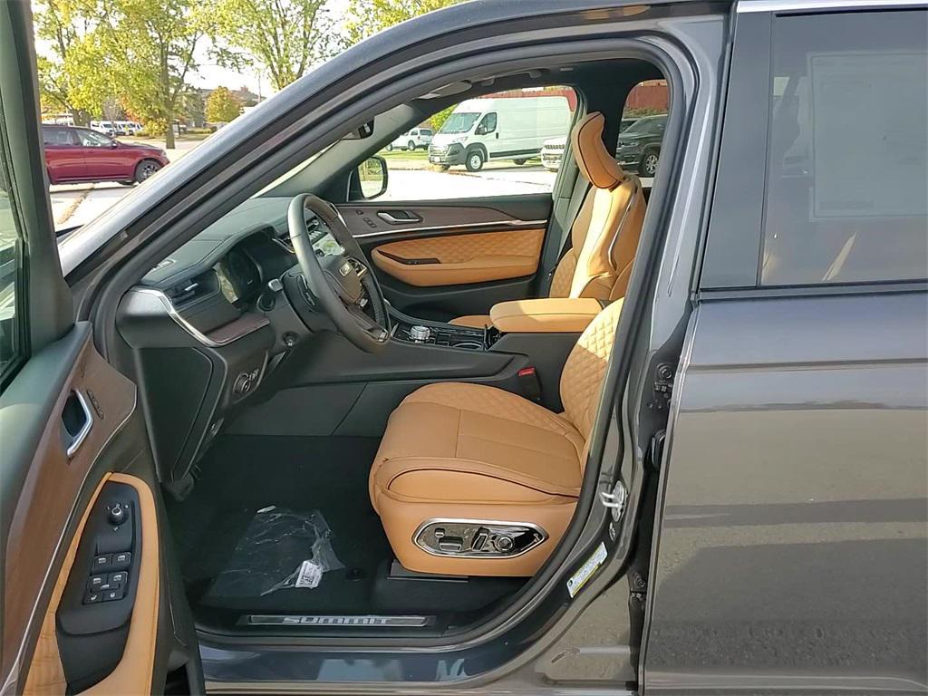 new 2025 Jeep Grand Cherokee car, priced at $52,785