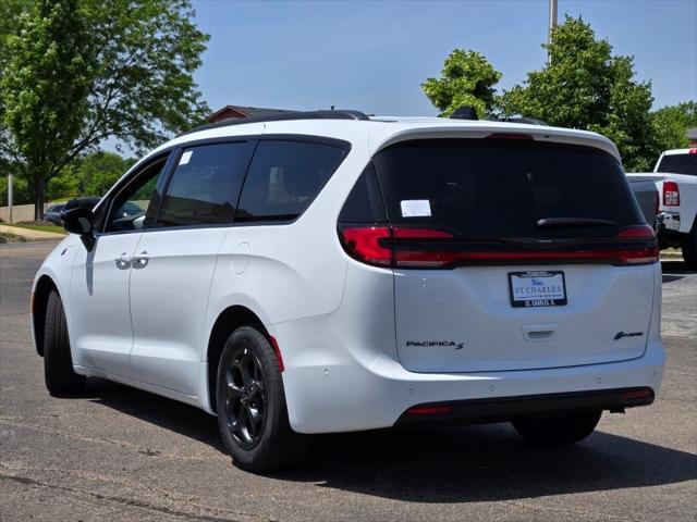 new 2024 Chrysler Pacifica Hybrid car, priced at $60,600