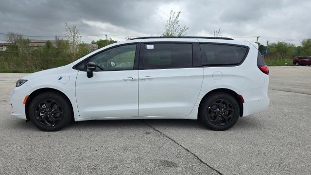 new 2024 Chrysler Pacifica Hybrid car, priced at $60,600