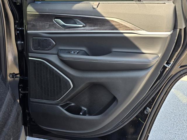 new 2025 Jeep Grand Cherokee car, priced at $50,047