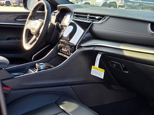 new 2025 Jeep Grand Cherokee car, priced at $50,047