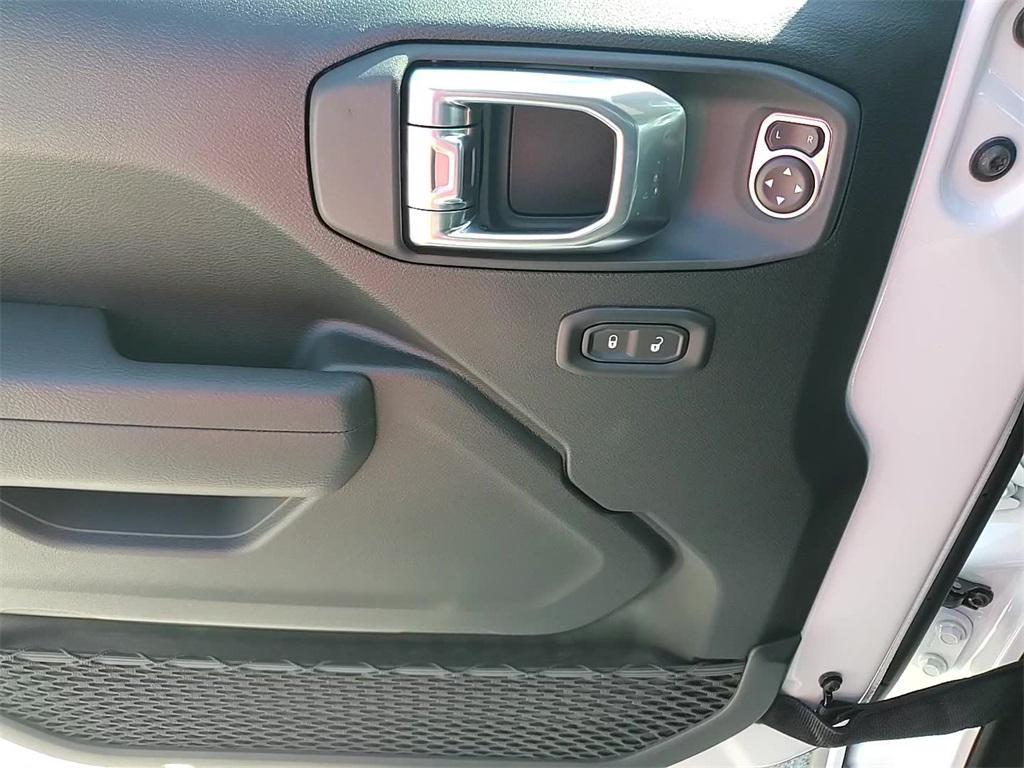 new 2025 Jeep Wrangler car, priced at $47,275