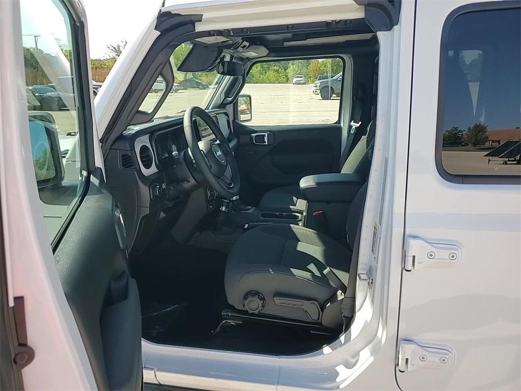 new 2025 Jeep Wrangler car, priced at $47,275