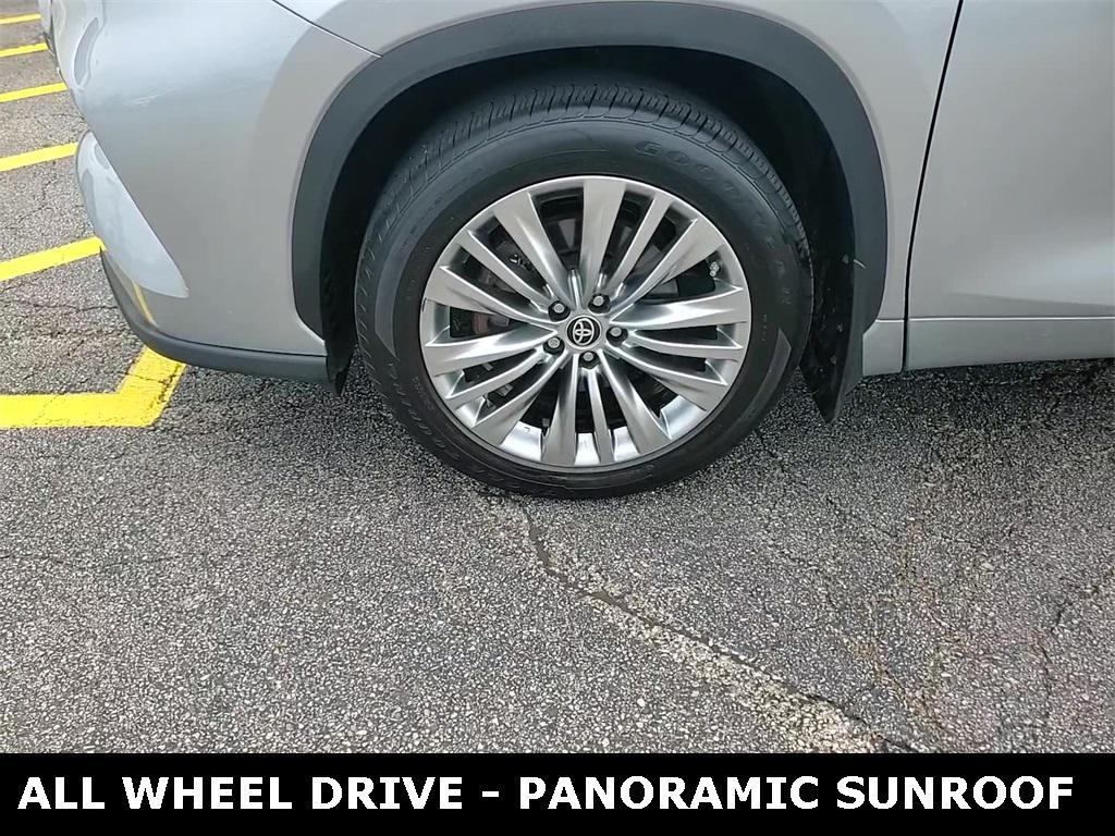 used 2023 Toyota Highlander car, priced at $42,849