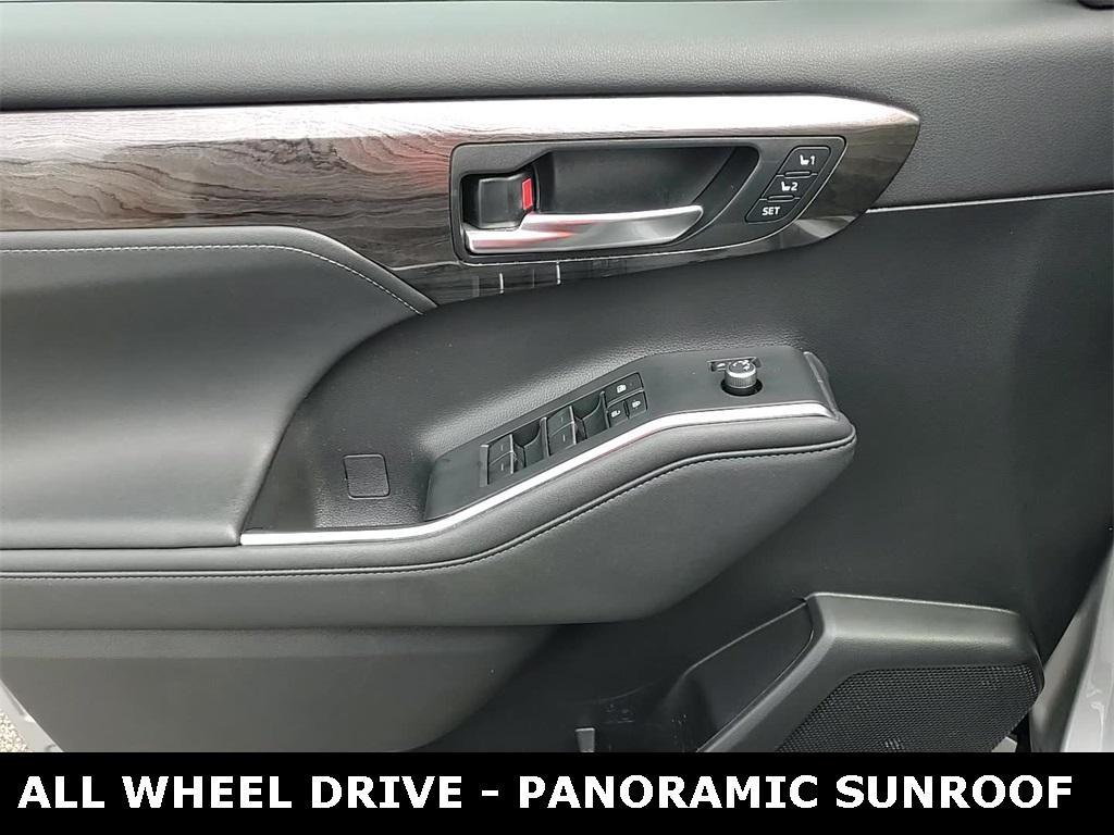 used 2023 Toyota Highlander car, priced at $42,849