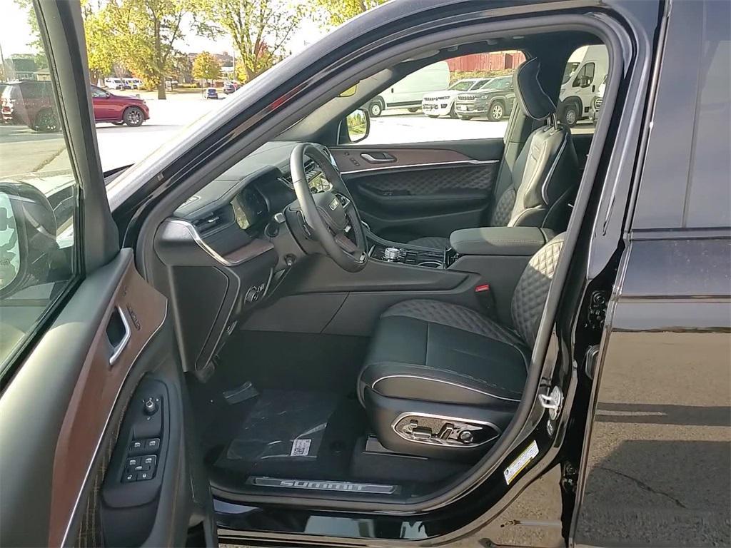 new 2025 Jeep Grand Cherokee car, priced at $52,785