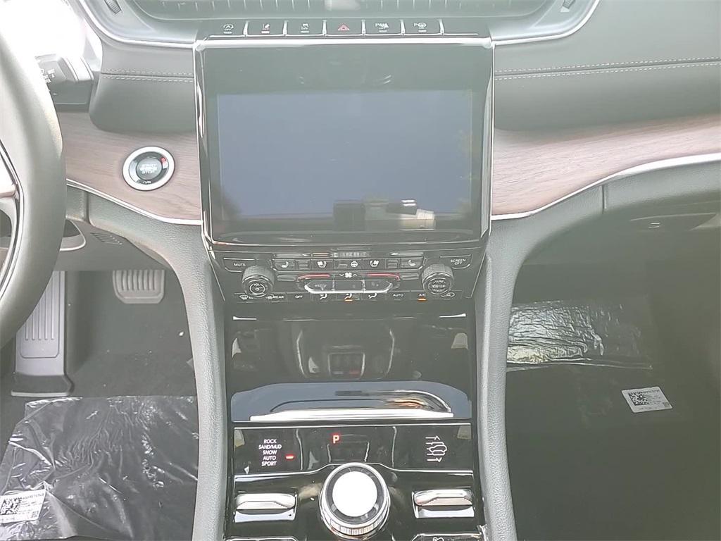 new 2025 Jeep Grand Cherokee car, priced at $52,785