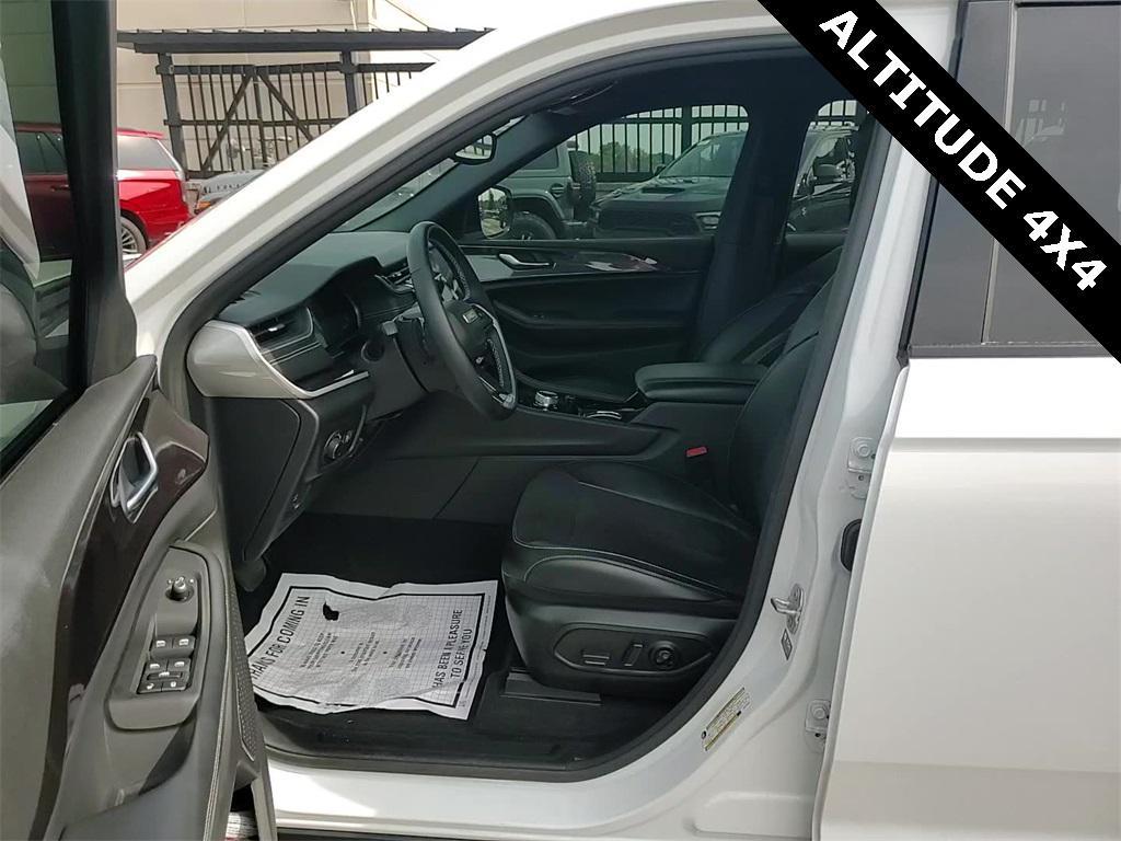 used 2022 Jeep Grand Cherokee car, priced at $32,299
