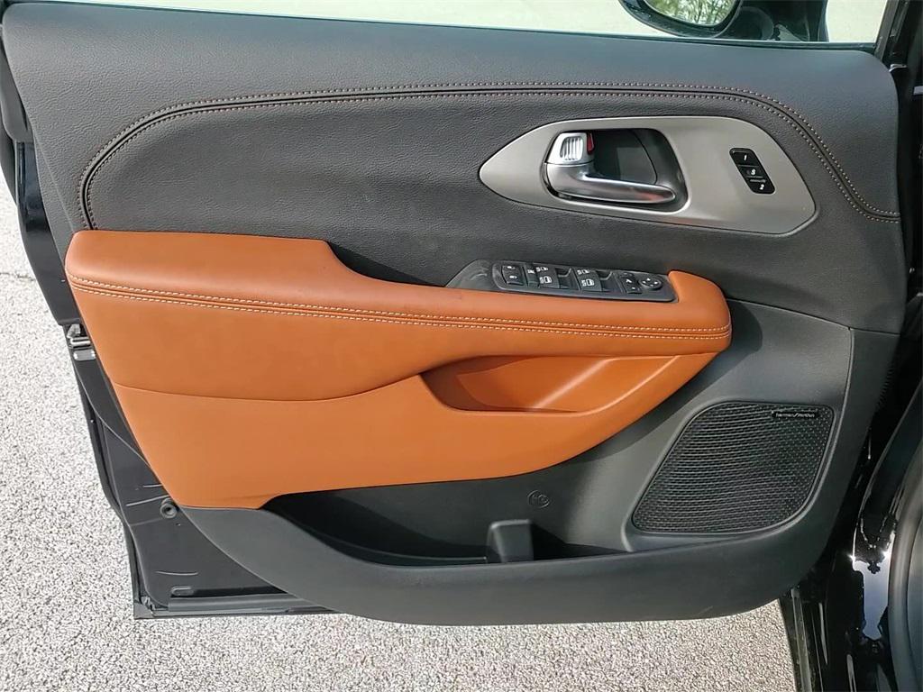 new 2026 Chrysler Pacifica car, priced at $53,428