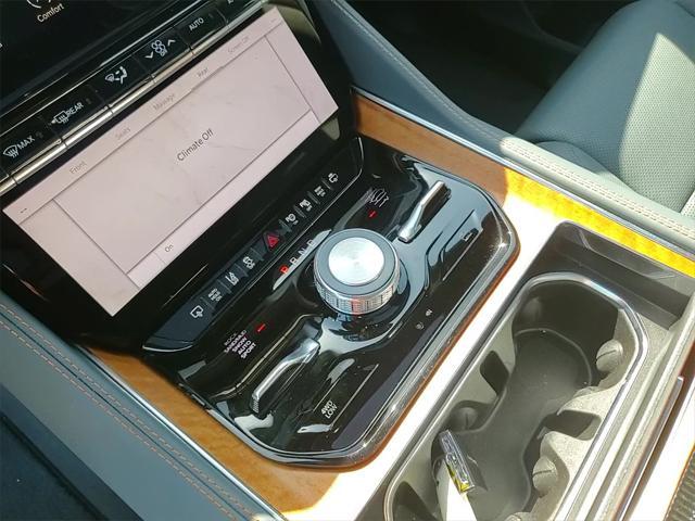 new 2022 Jeep Grand Wagoneer car, priced at $87,635